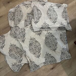 Pottery Barn Asher Medallion king duvet, 3 euro shams and one twin sham